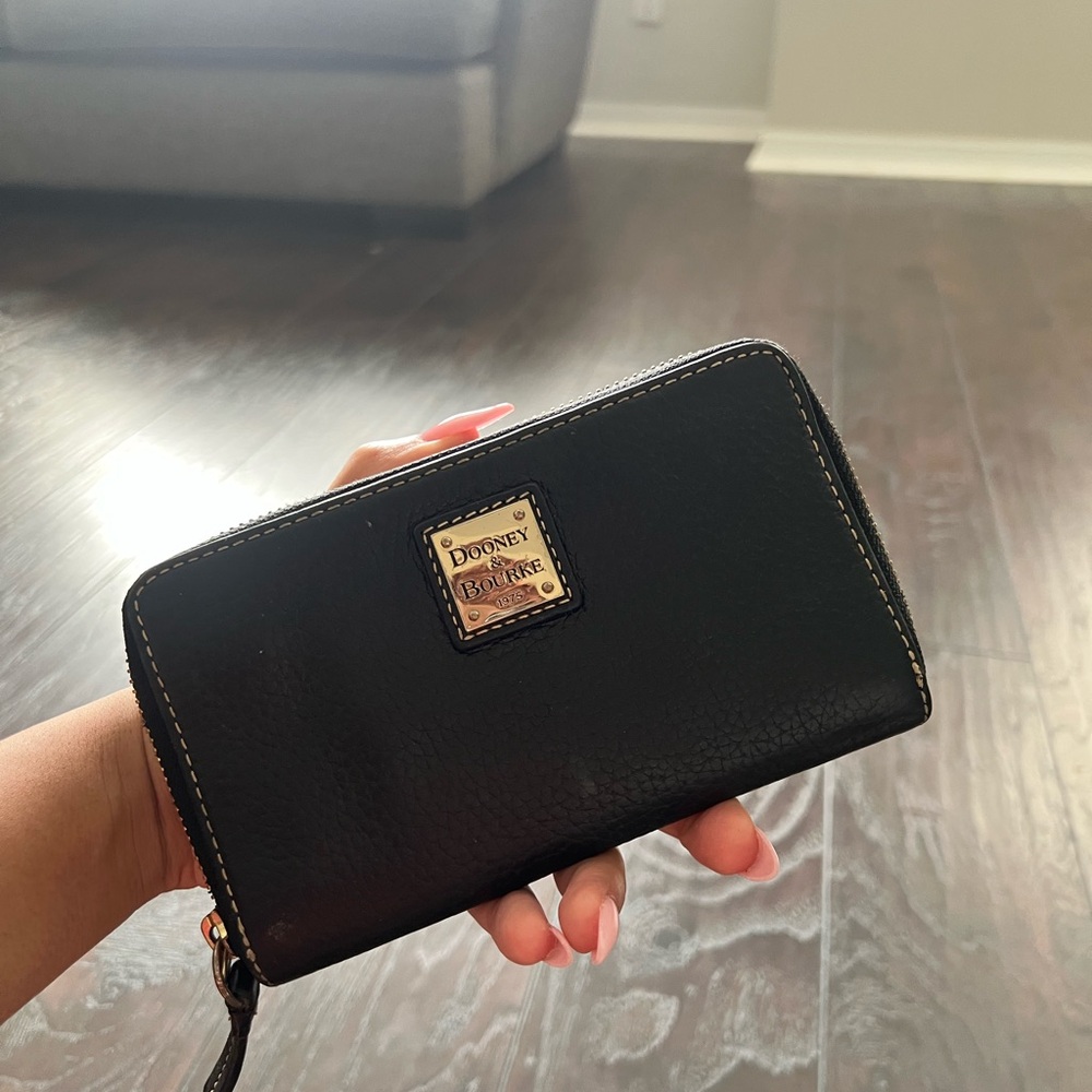 Dooney & Bourke Black Leather Zip Wallet